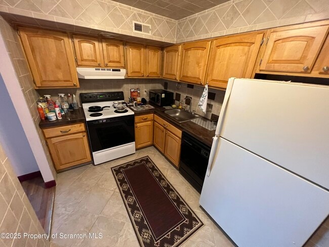 Photo - 220 Linden St