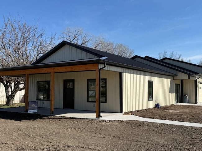 Building Photo - 405 W Allison St