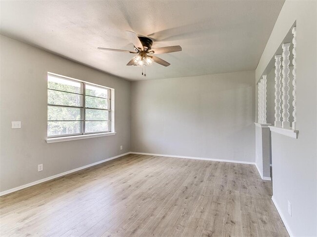 Photo - 502 N Oak St