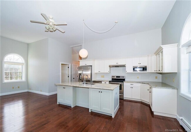 Photo - 107 Black Rock Tpke Unidad C