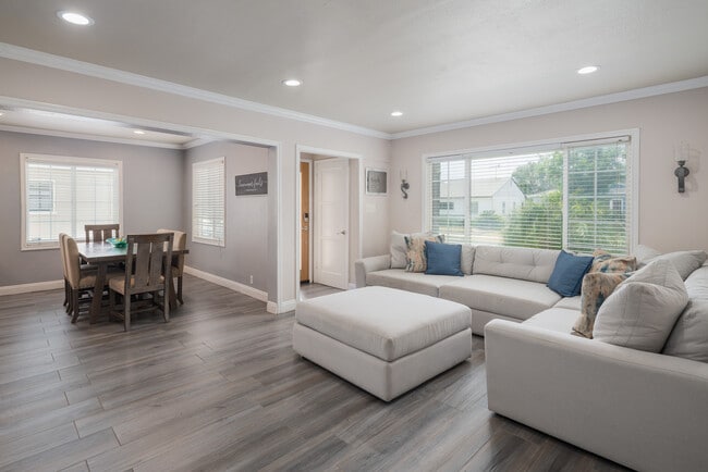 Photo - 4009 Centralia St