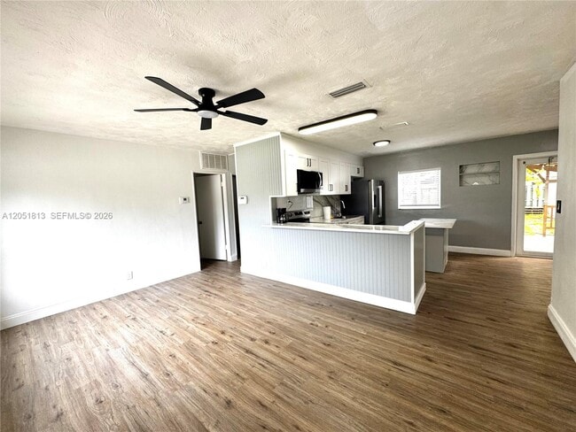 Photo - 540 NE 61st St