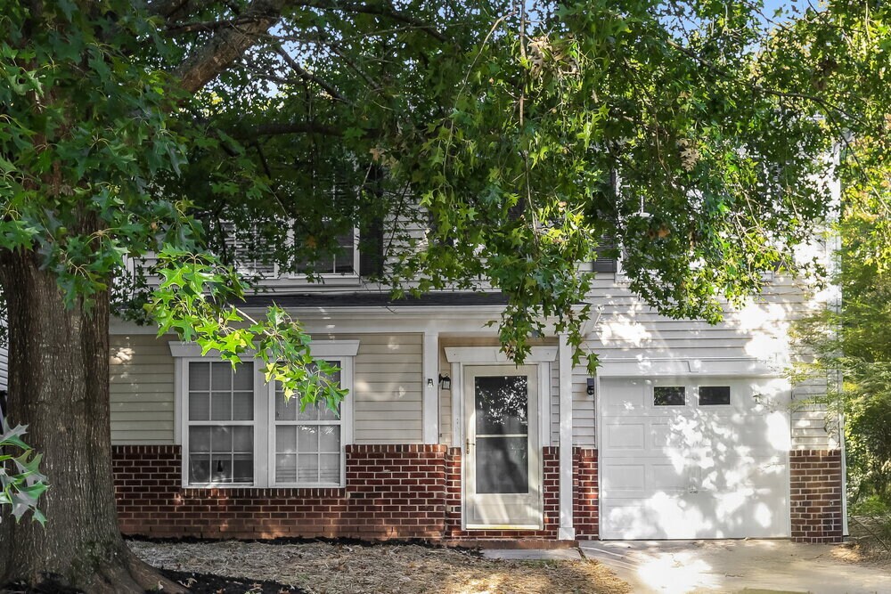 Photo - 2011 Dunsmore Ln
