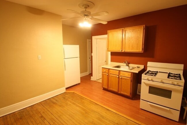 Building Photo - 2443 N Bartlett Ave Unit 1