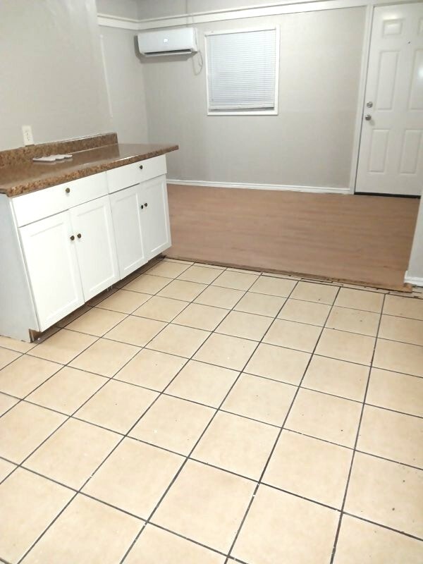 Building Photo - 5902 Pershing St