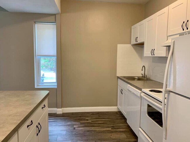 Photo - 1862 Beacon St Unit 1870-02