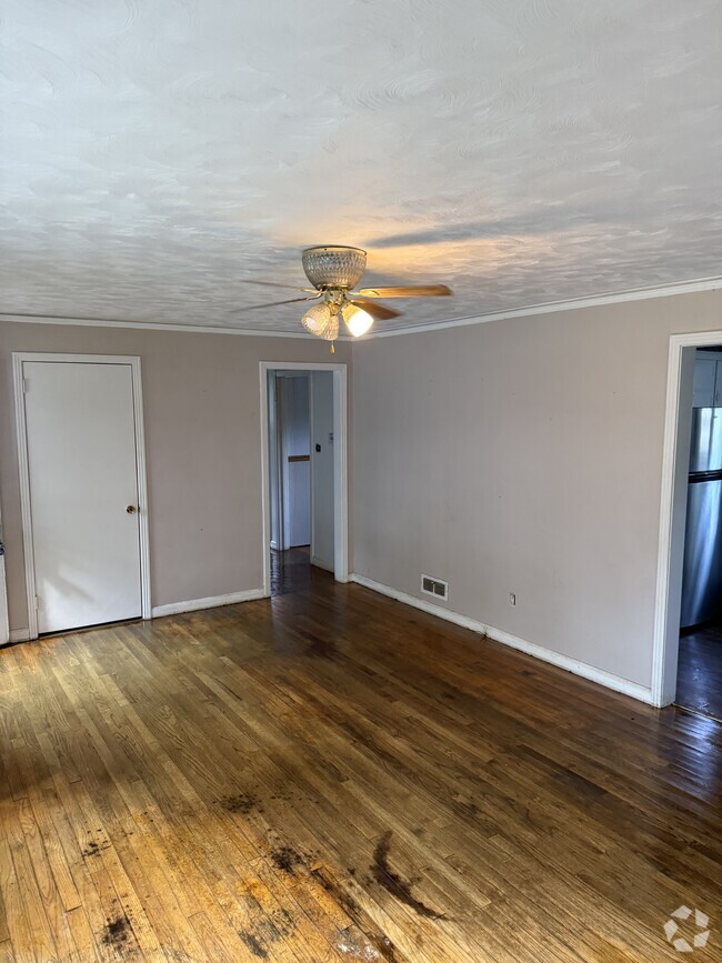 Building Photo - 738 Greenhill Rd Rental