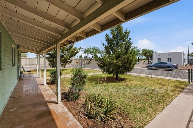 Photo - 1721 E Moreland St