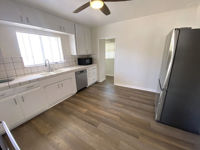 947 W 18th St Unit Front Unit