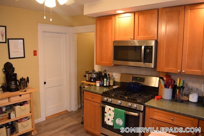 Building Photo - 1065 Broadway Rental