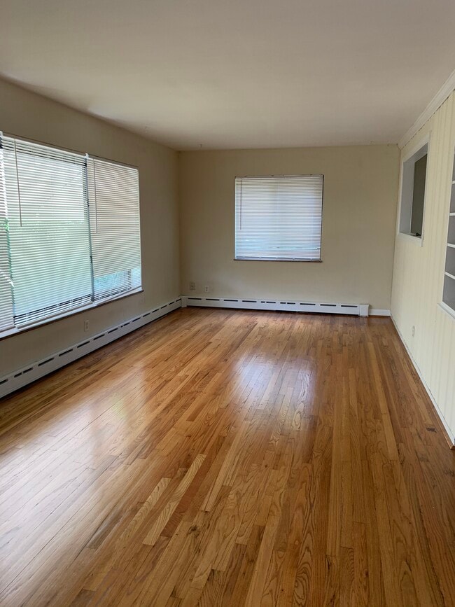 Photo - 1614 Beacon St