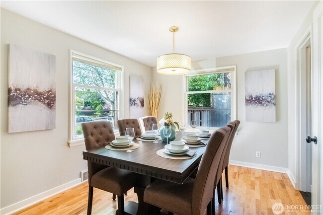 Photo - 5Bd/2Ba Seattle House