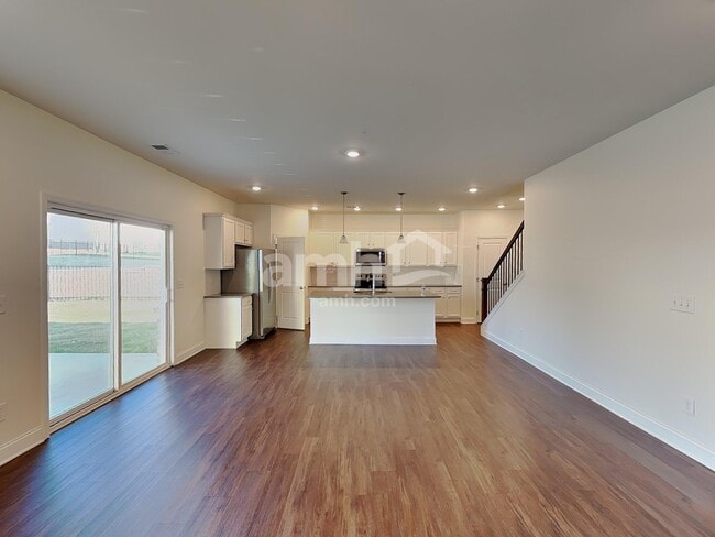 Photo - 648 Carnaby Ln