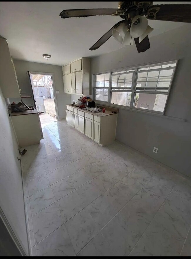 Photo - 1502 E Century Ave