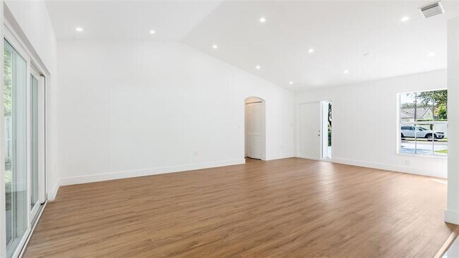 Photo - 1811 SW 124th Way