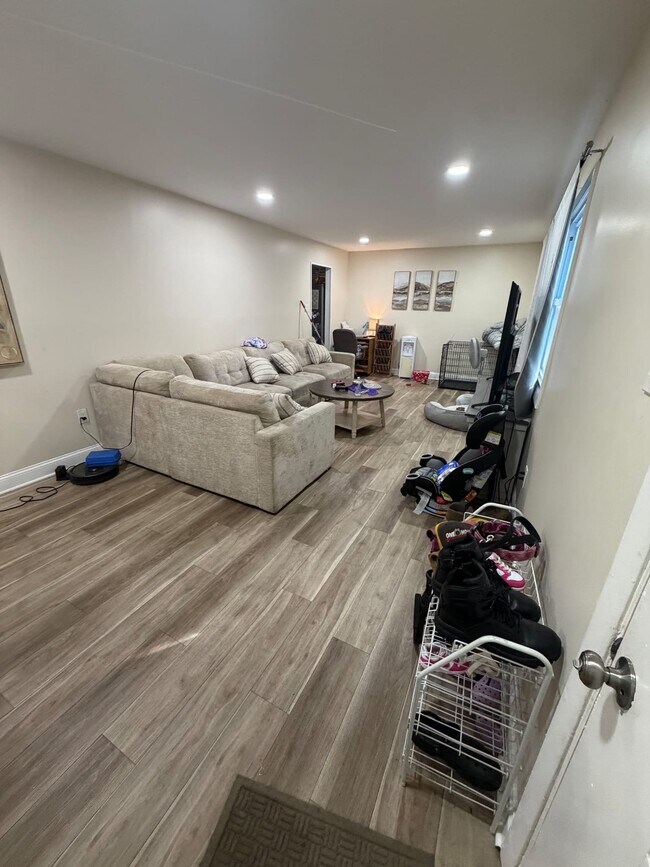 408 Apple Dr