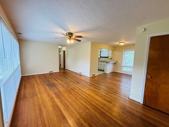 Photo - 709 Barringer Dr