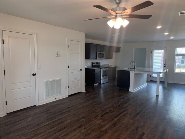 Photo - 824 S Parrot Ln