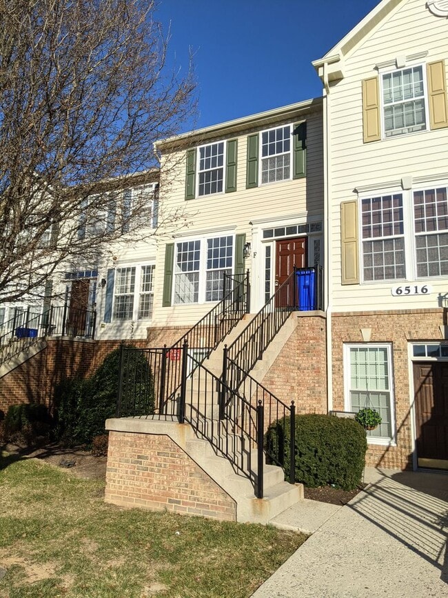 Building Photo - Renovated (upper level) two story condo in Ballenger Creek available mid August! Unit F-203