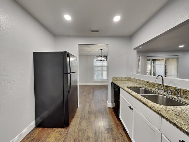 Photo - 3979 Versailles Dr