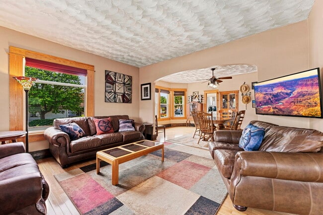 200 E 25th St Unit 1