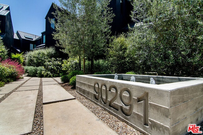 Building Photo - 1813 Penmar Ave