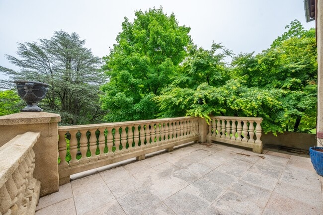 50 Rock Spring Rd
