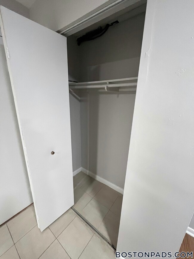 Photo - 230 Babcock St Unidad 3F