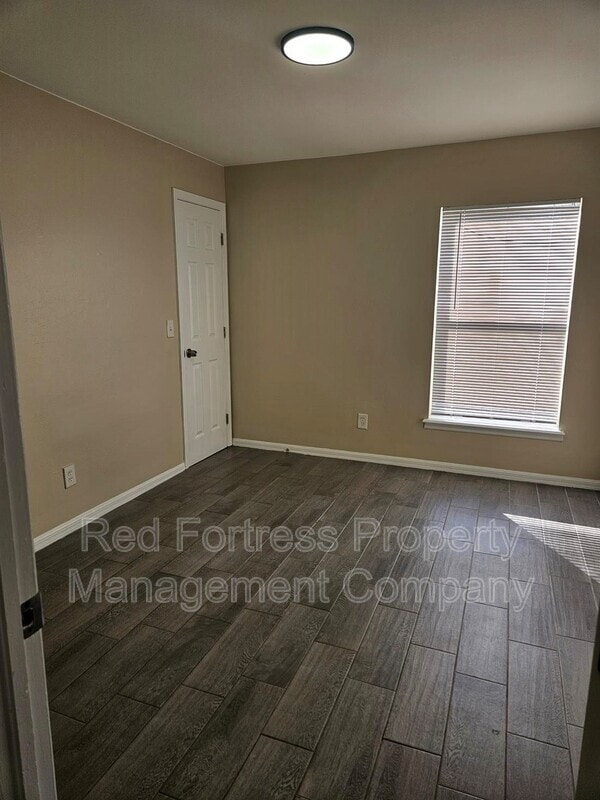 Photo - 4514 Leonard Blvd S