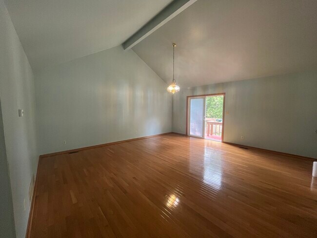 Photo - 965 Amberwood Pl