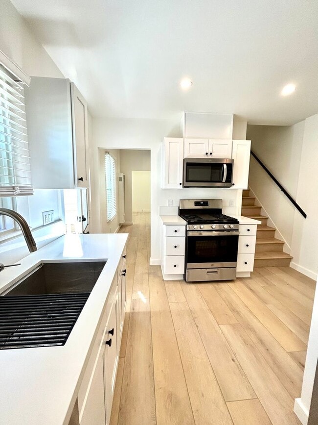 Building Photo - 3 Bed/1 Bath - Downtown Santa Barbara Unit 514 Chapala St.