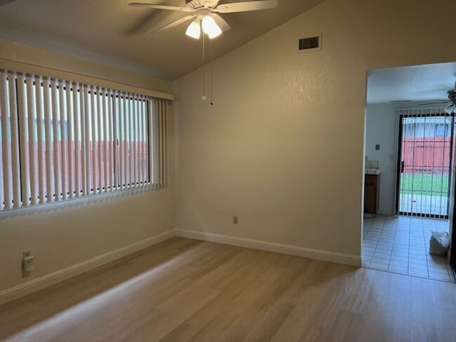 Photo - Spacious Greenhaven duplex with fresh paint, new laminate floors and vaulted ceilings. Unit 8121001002/41