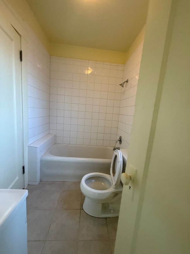 Photo - 1 bedroom cottage for rent (plus detached ...