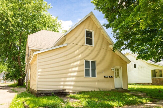 Photo - 204 N Dill St Unit Apt 02