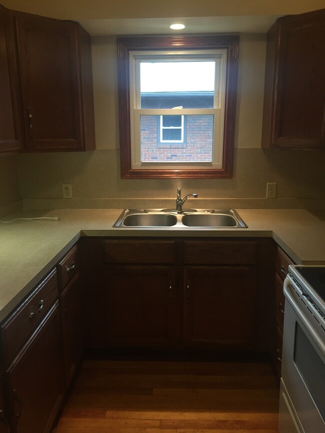 Kitchen 1 - 1510 Front St Unit 2