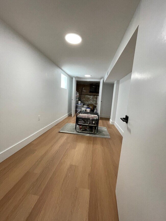 Unit 1 - 156 Woodlawn Ave Unit 1