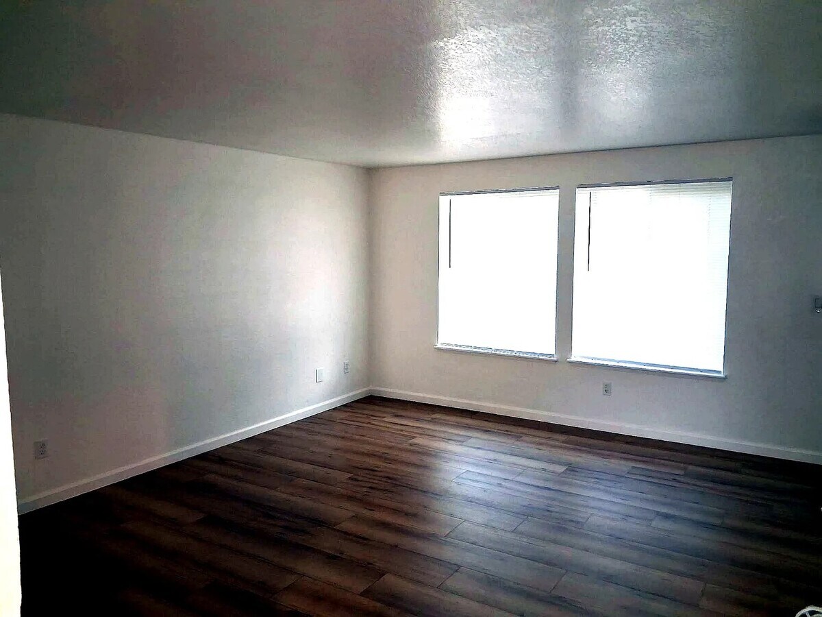 Photo - 10425 Holly Dr