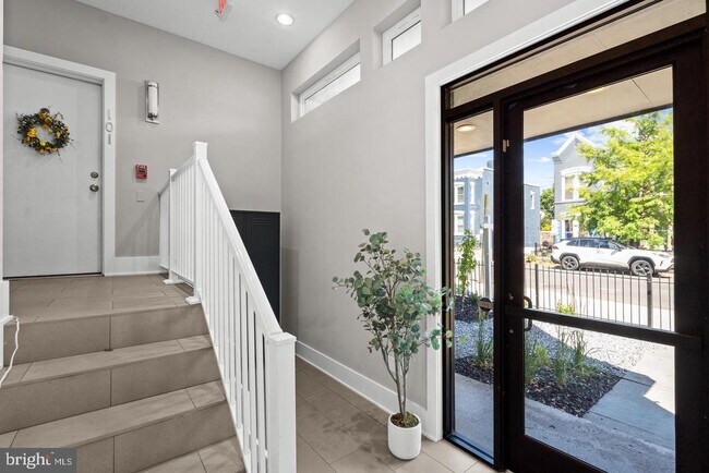 Photo - 1112 Montello Ave NE Unit 401