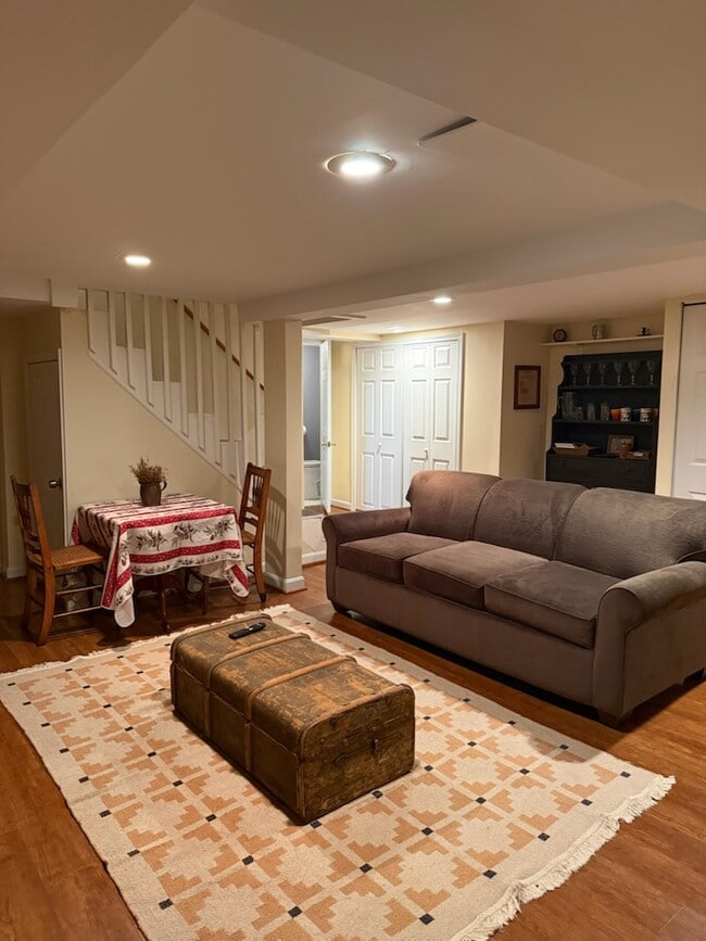 Building Photo - 3525 R St NW Unit English Basement