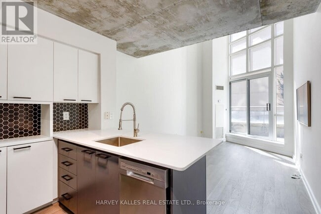 Photo - 255 Richmond St E Unit 206