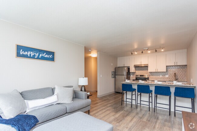 2BR, 1BA - 720 SF