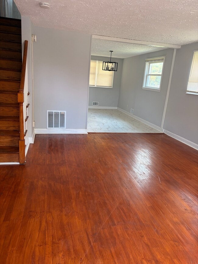 Photo - 7713 Hillsway Ave