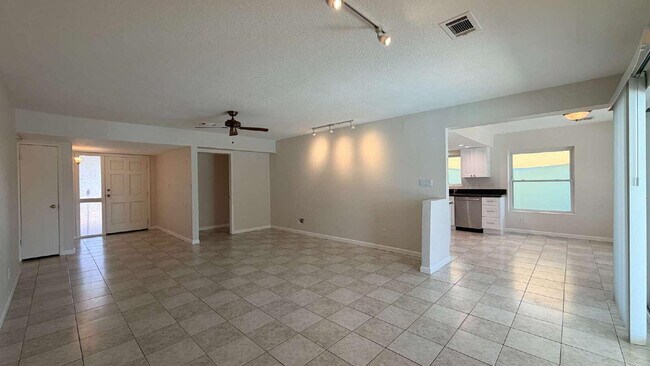 Photo - 3827 E Larkspur Dr