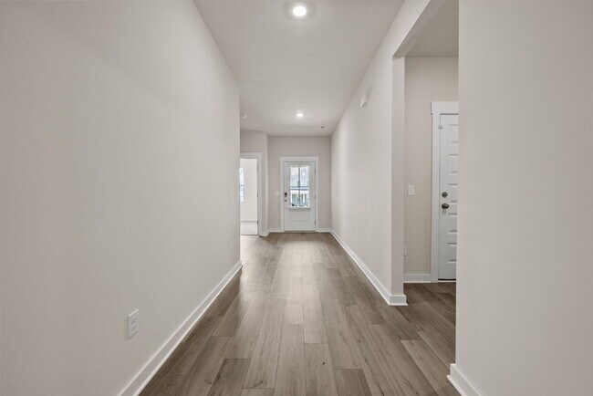 Photo - Spacious, Modern Ranch in Rossview!