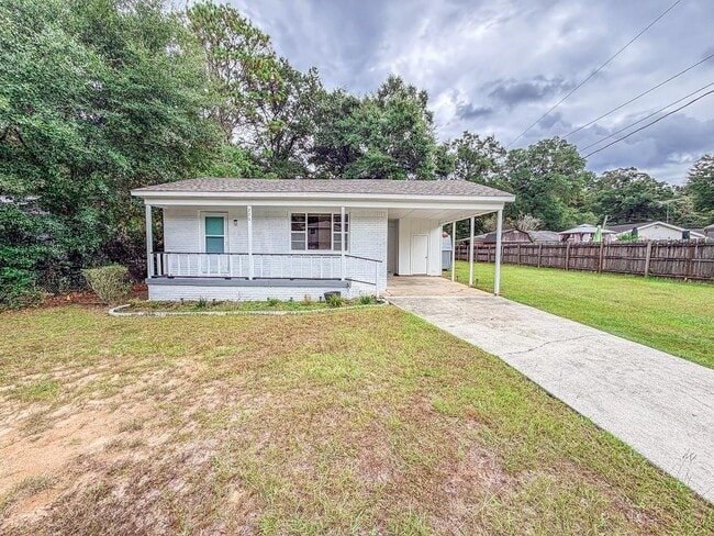 Photo - 220 Ennis St
