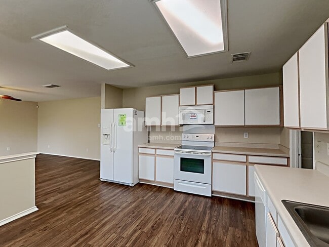 Photo - 5654 Lovett Oaks