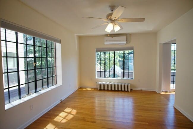 Photo - Fabulous 1Bdr on Mississippi Ready Late No... Unit 05