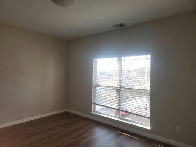 Photo - 885 Forest Ave Unit 302