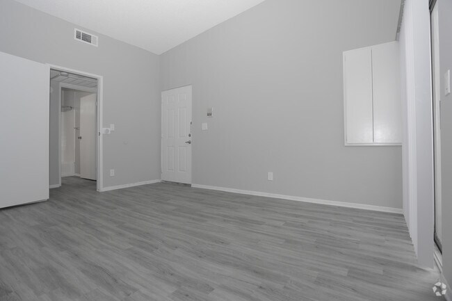 2BR, 1BA - 700 SF - The Marq Apartments