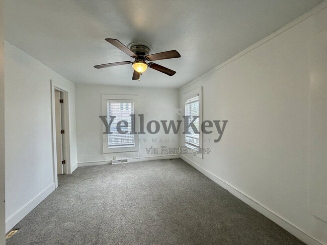 121 S 4th St